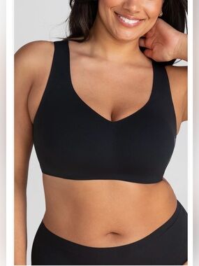 NEW | Honey Love V- Neck Bra Wireless Soft Supportive‎ in Vamp Black